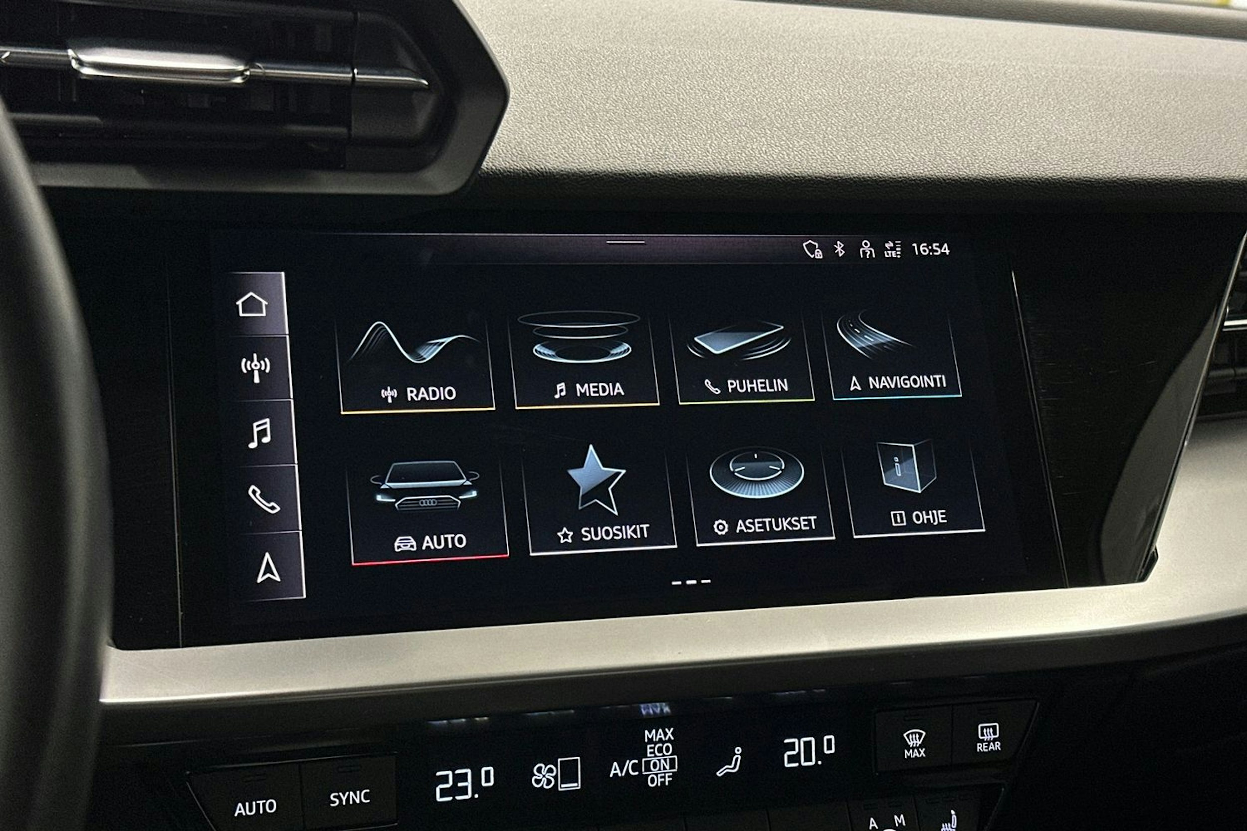valkoinen Audi A3 2022 kuva 23.