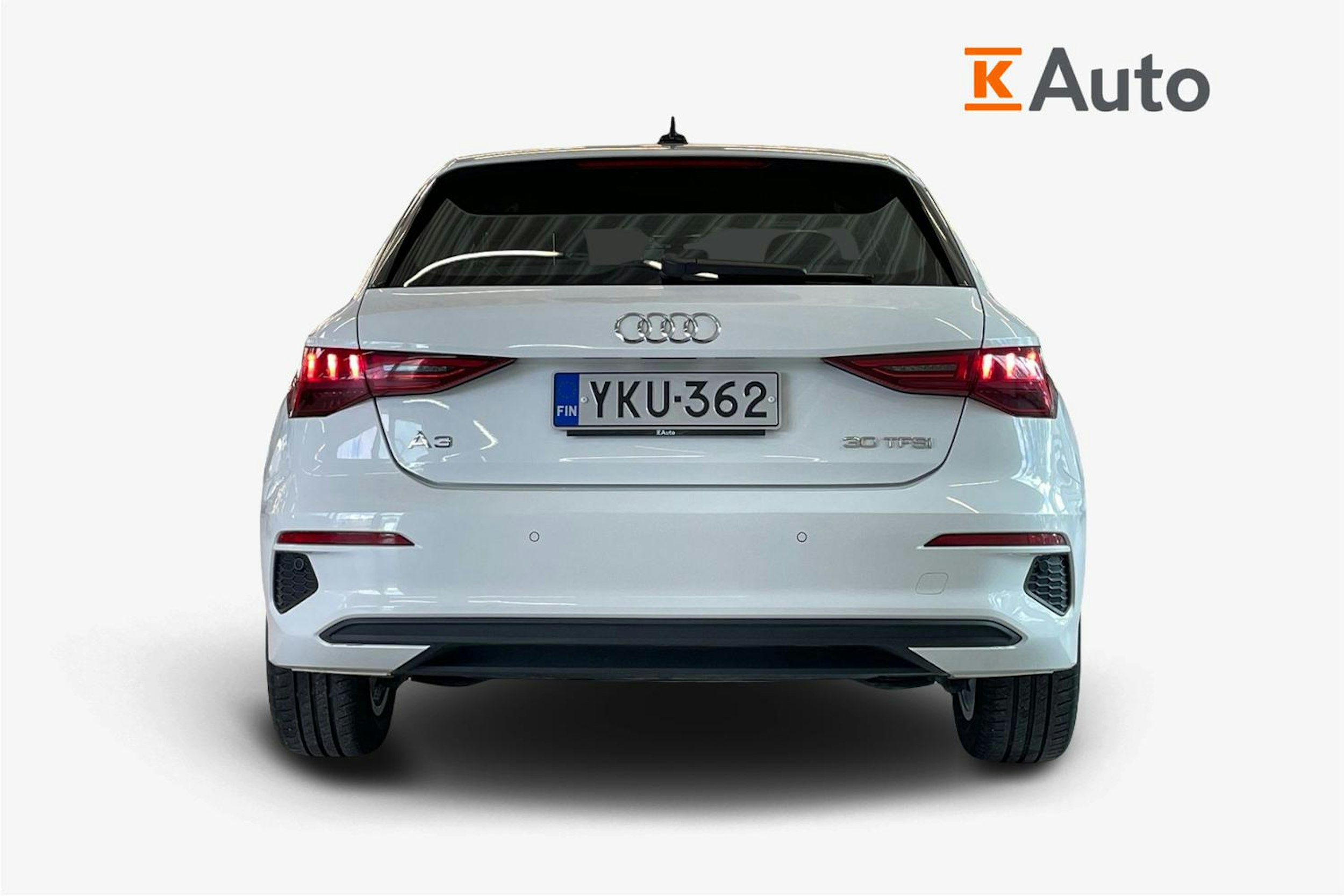 valkoinen Audi A3 2022 kuva 3.