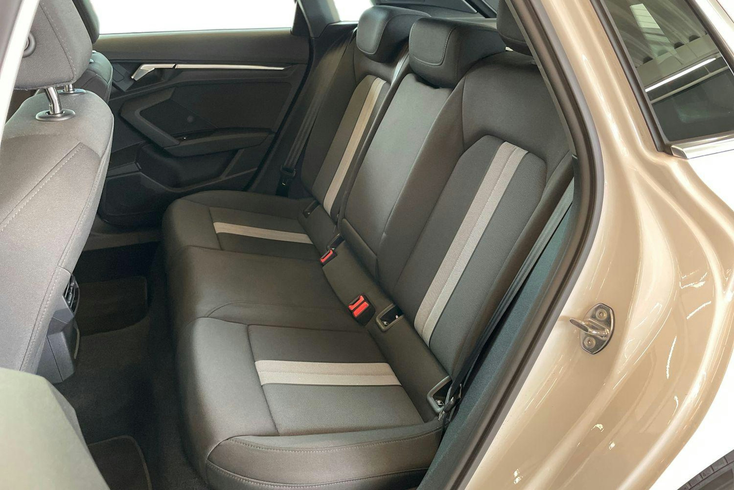valkoinen Audi A3 2022 kuva 10.