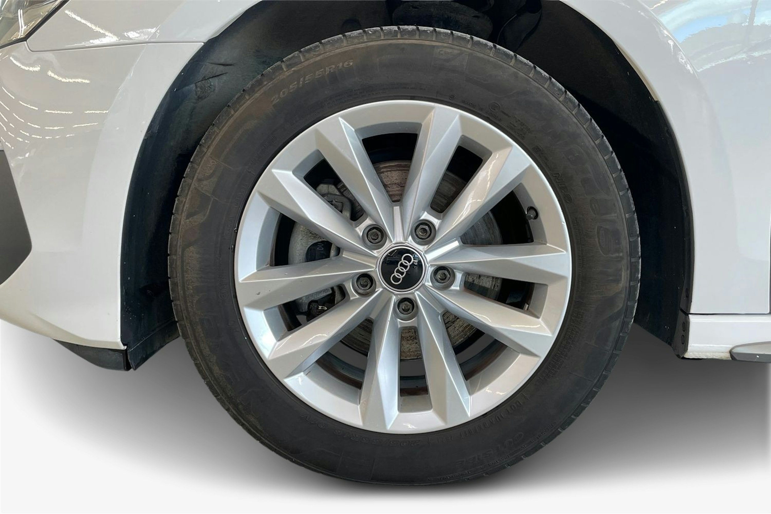 valkoinen Audi A3 2022 kuva 11.