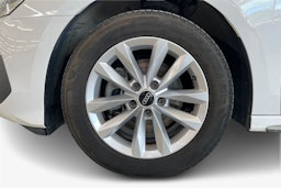 valkoinen Audi A3 2022 kuva 11.