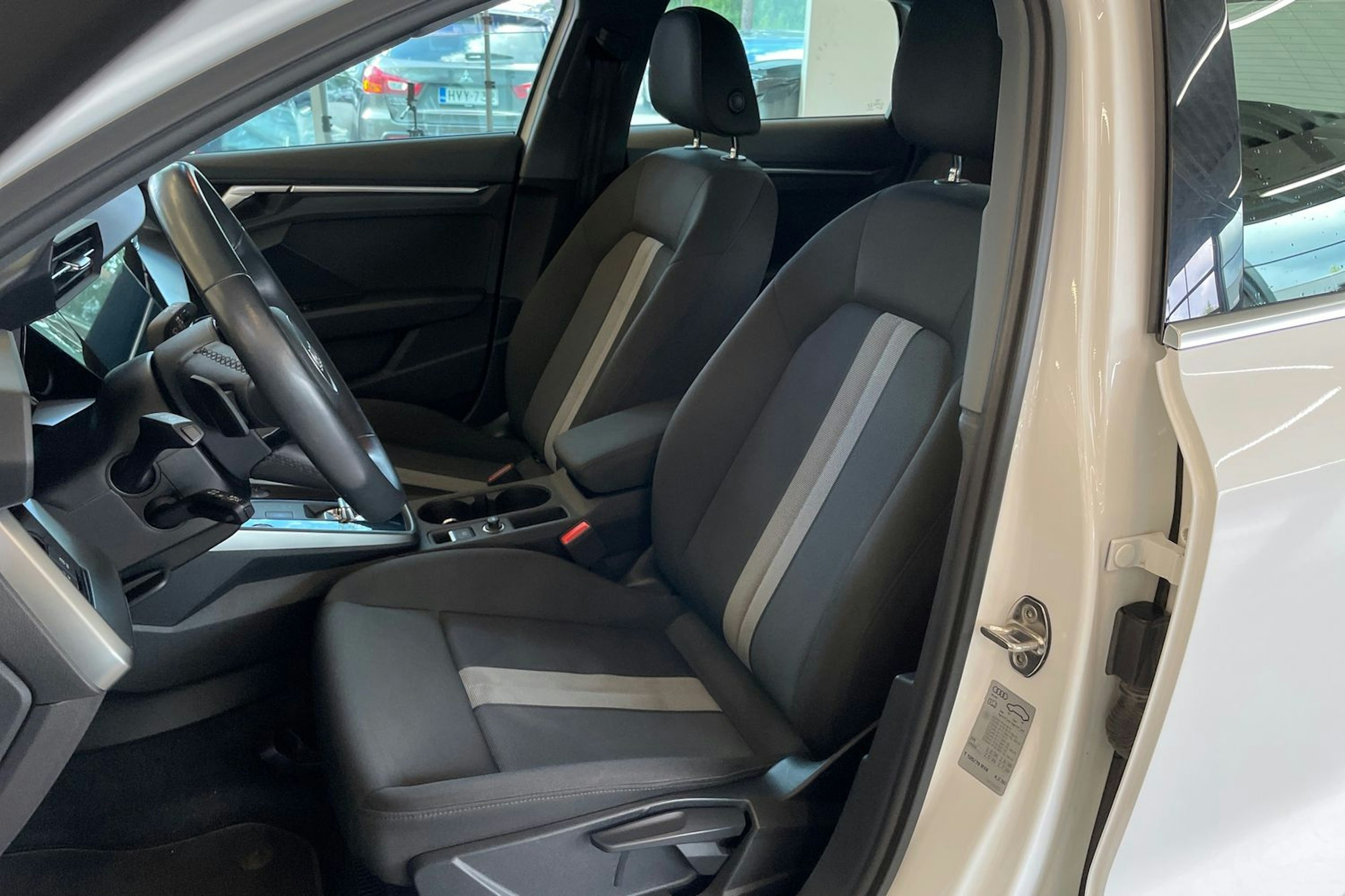 valkoinen Audi A3 2022 kuva 28.