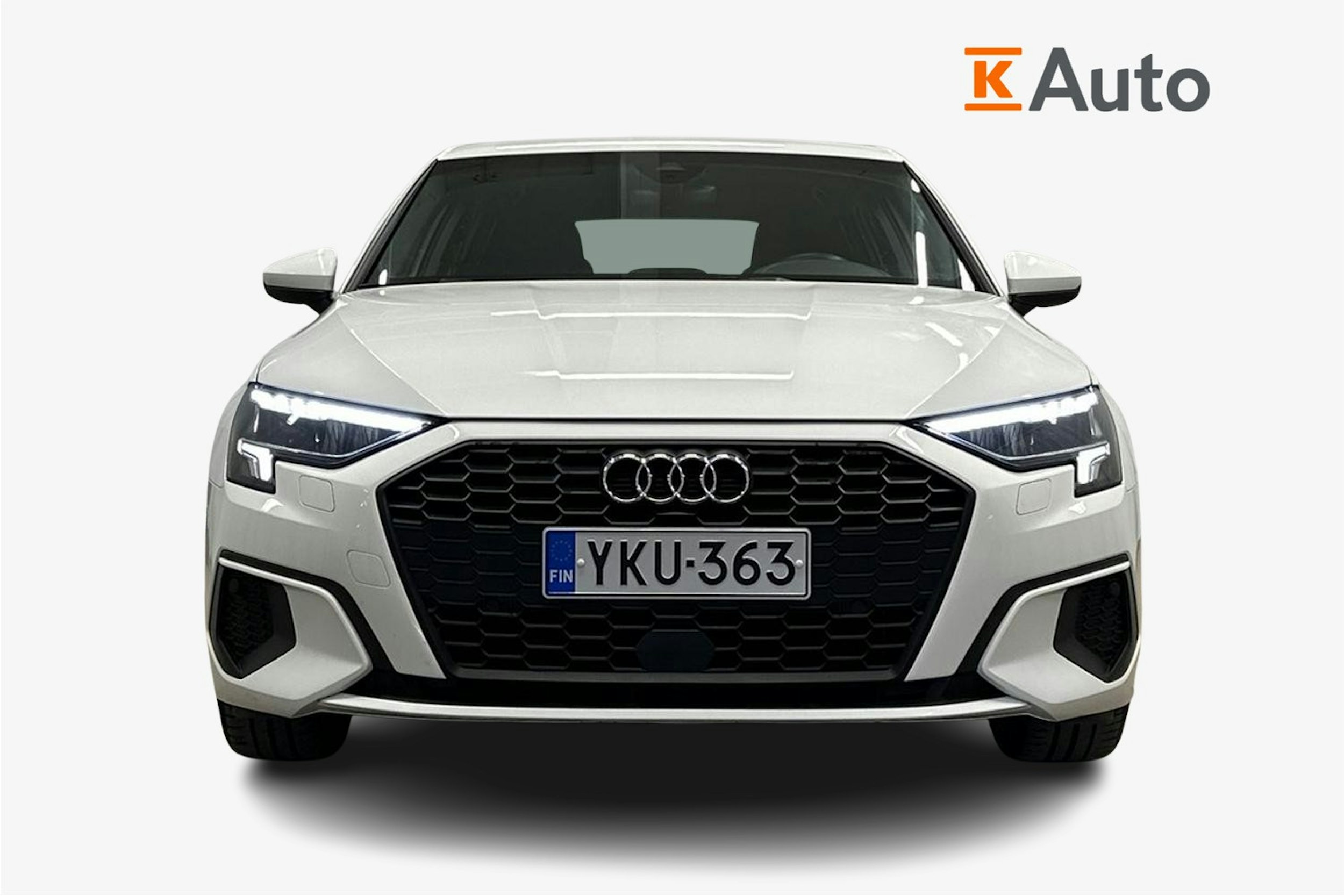 valkoinen Audi A3 2022 kuva 5.
