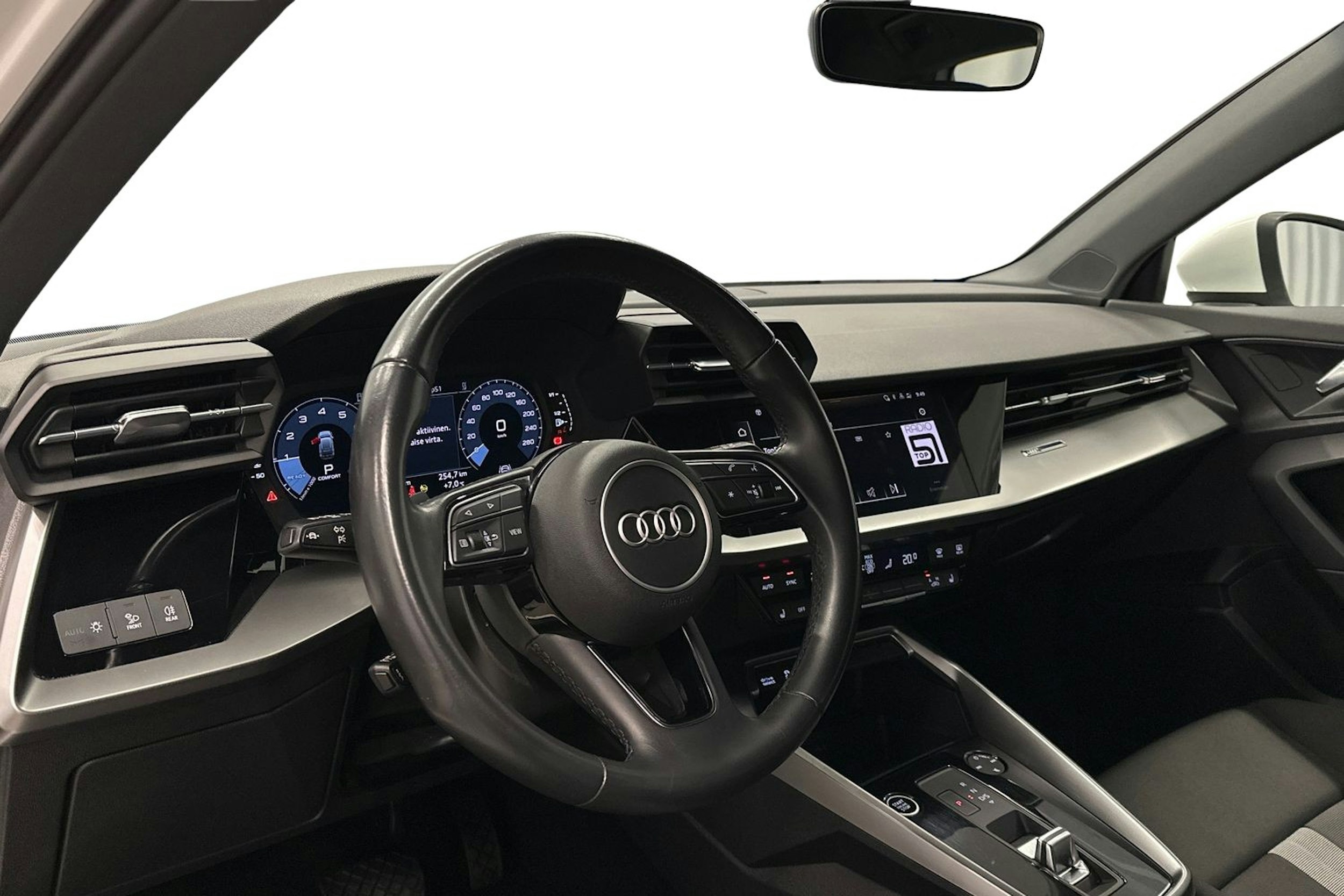 valkoinen Audi A3 2022 kuva 7.