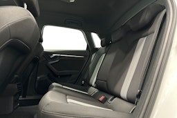 valkoinen Audi A3 2022 kuva 10.