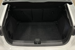 valkoinen Audi A3 2022 kuva 14.