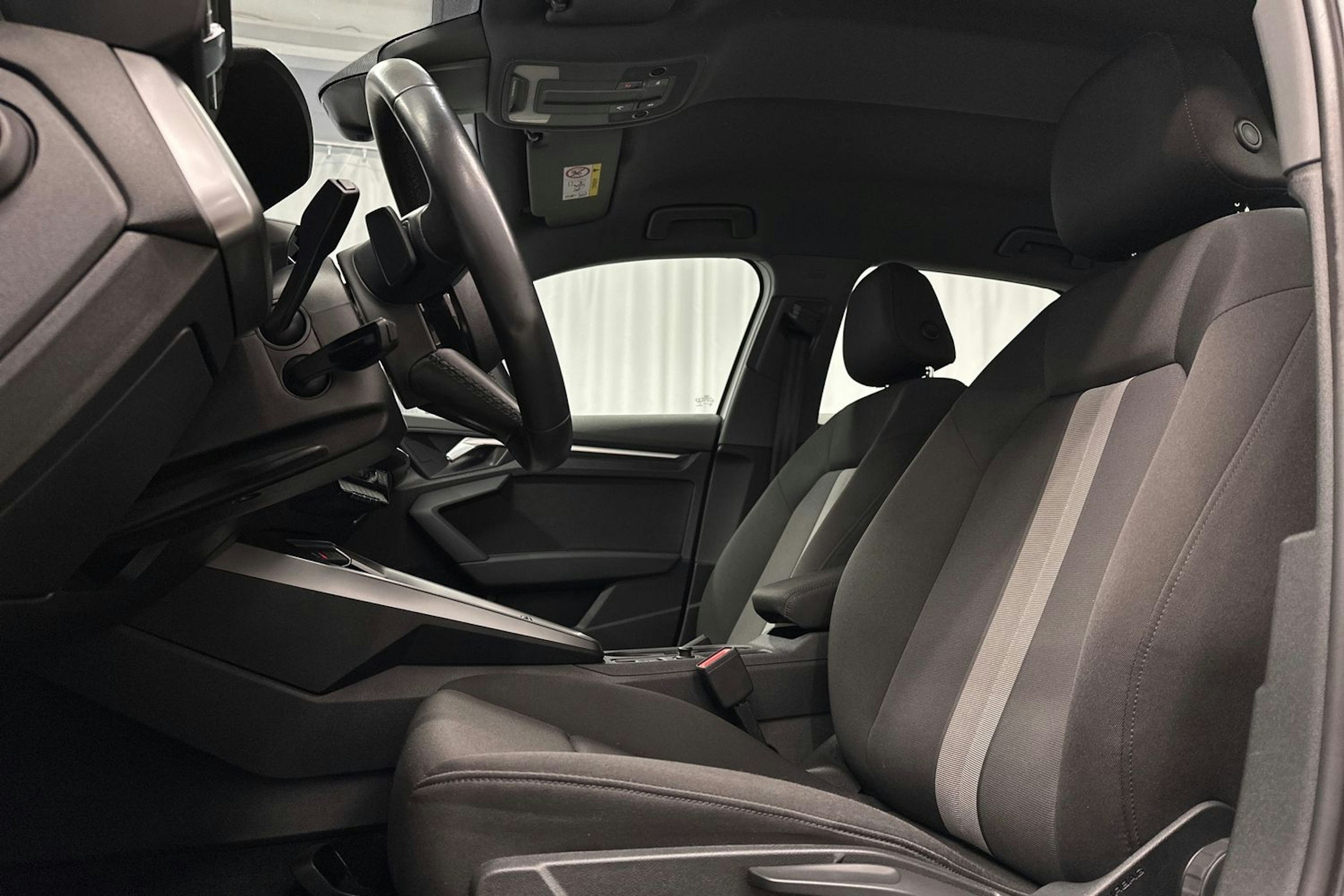 valkoinen Audi A3 2022 kuva 16.