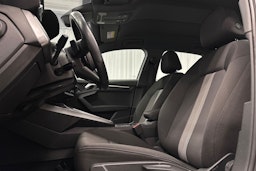 valkoinen Audi A3 2022 kuva 16.