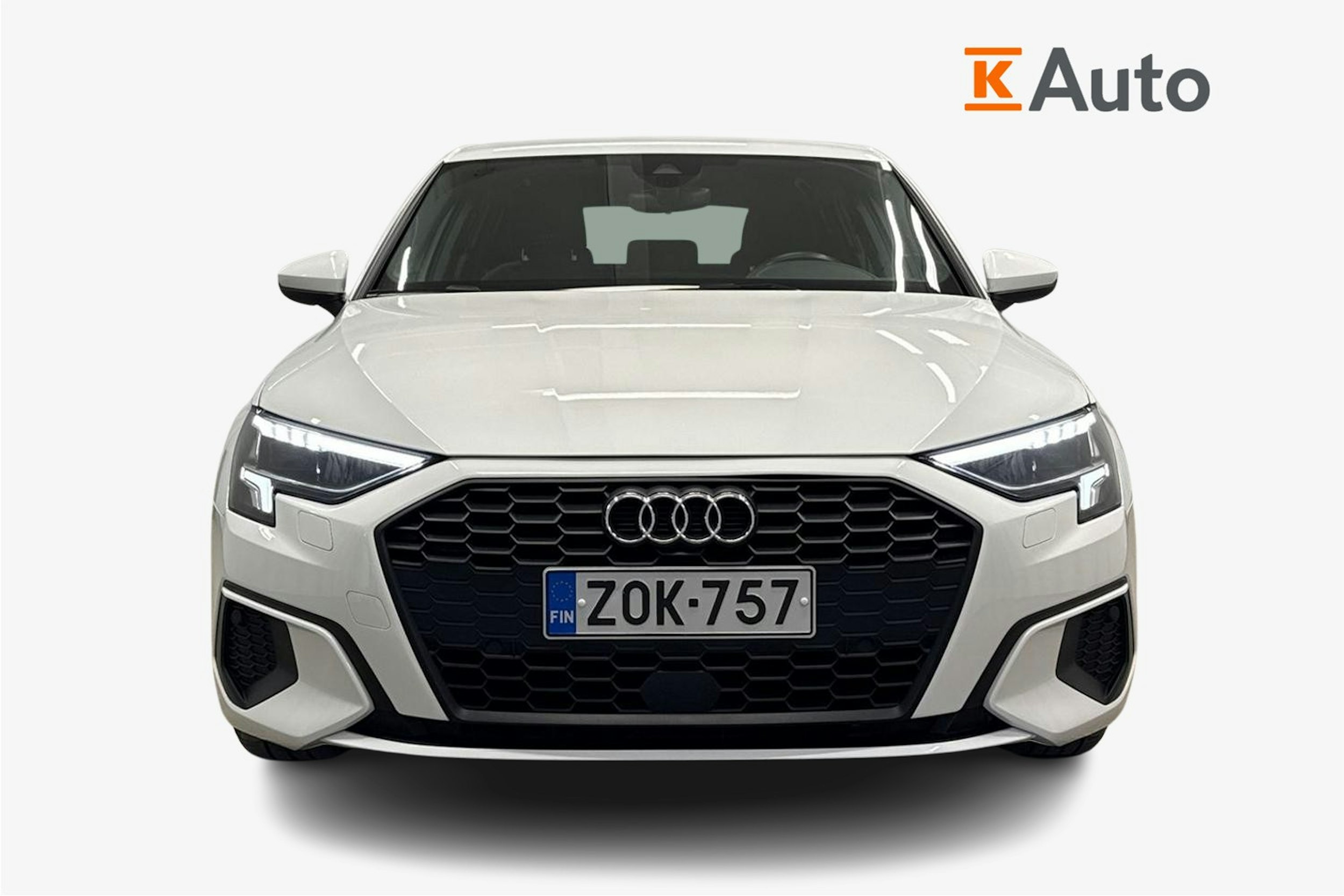 valkoinen Audi A3 2022 kuva 5.