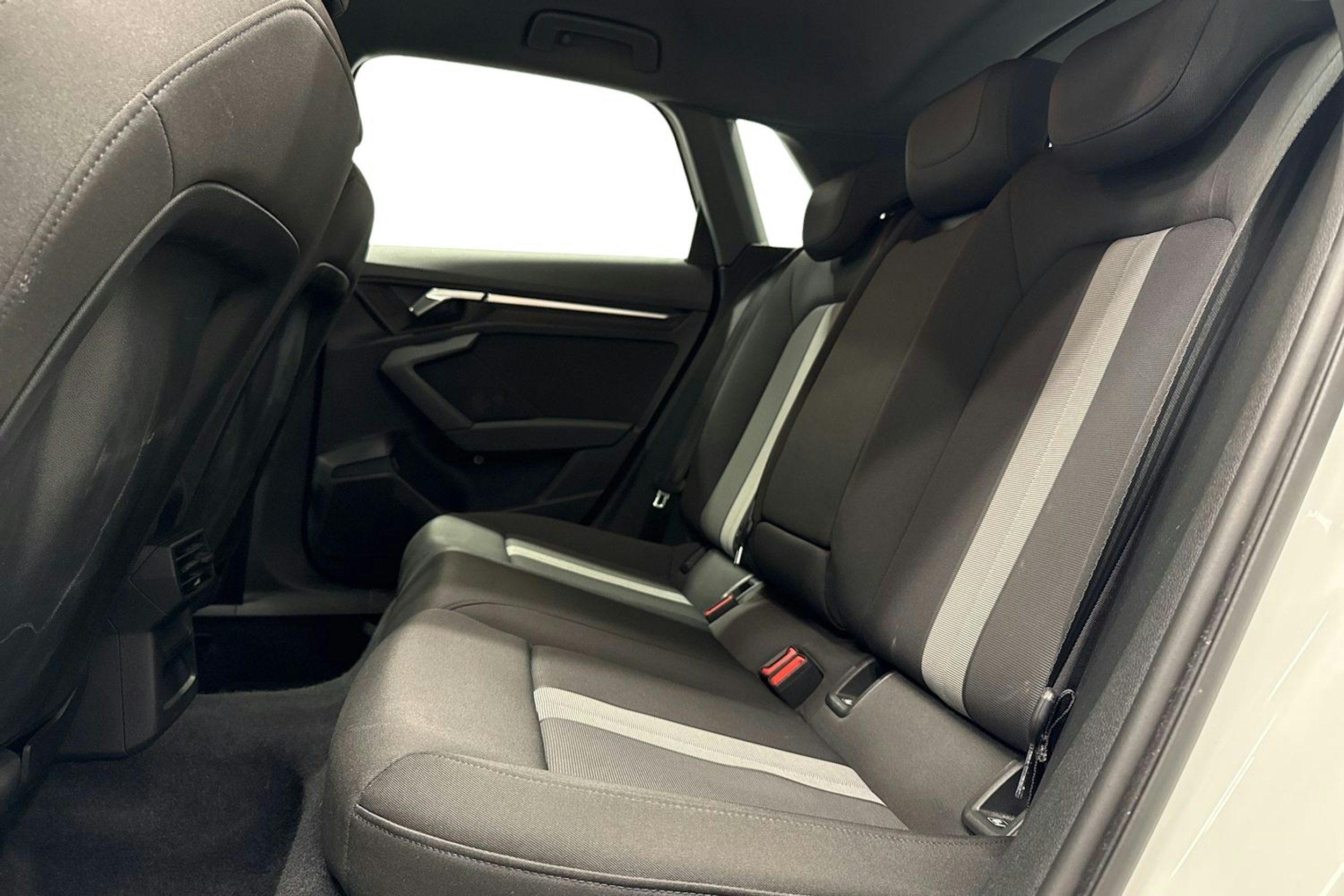 valkoinen Audi A3 2022 kuva 10.