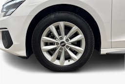 valkoinen Audi A3 2022 kuva 11.