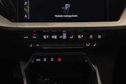 valkoinen Audi A3 2022 kuva 21.