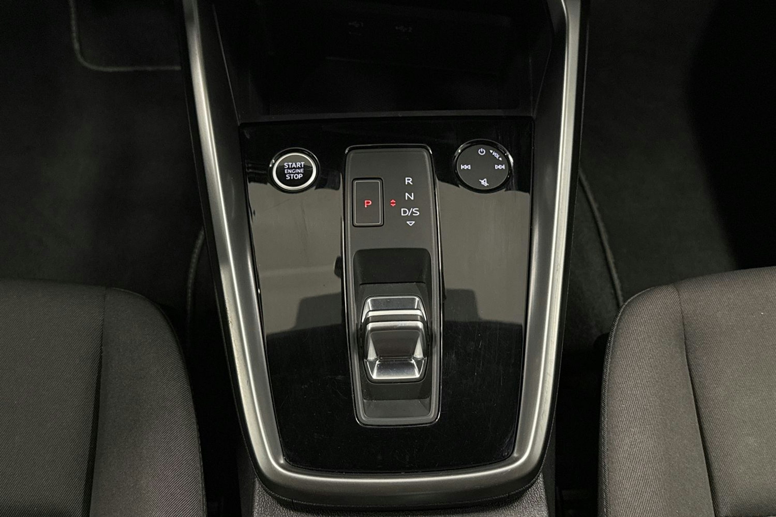 valkoinen Audi A3 2022 kuva 22.