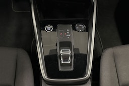 valkoinen Audi A3 2022 kuva 22.