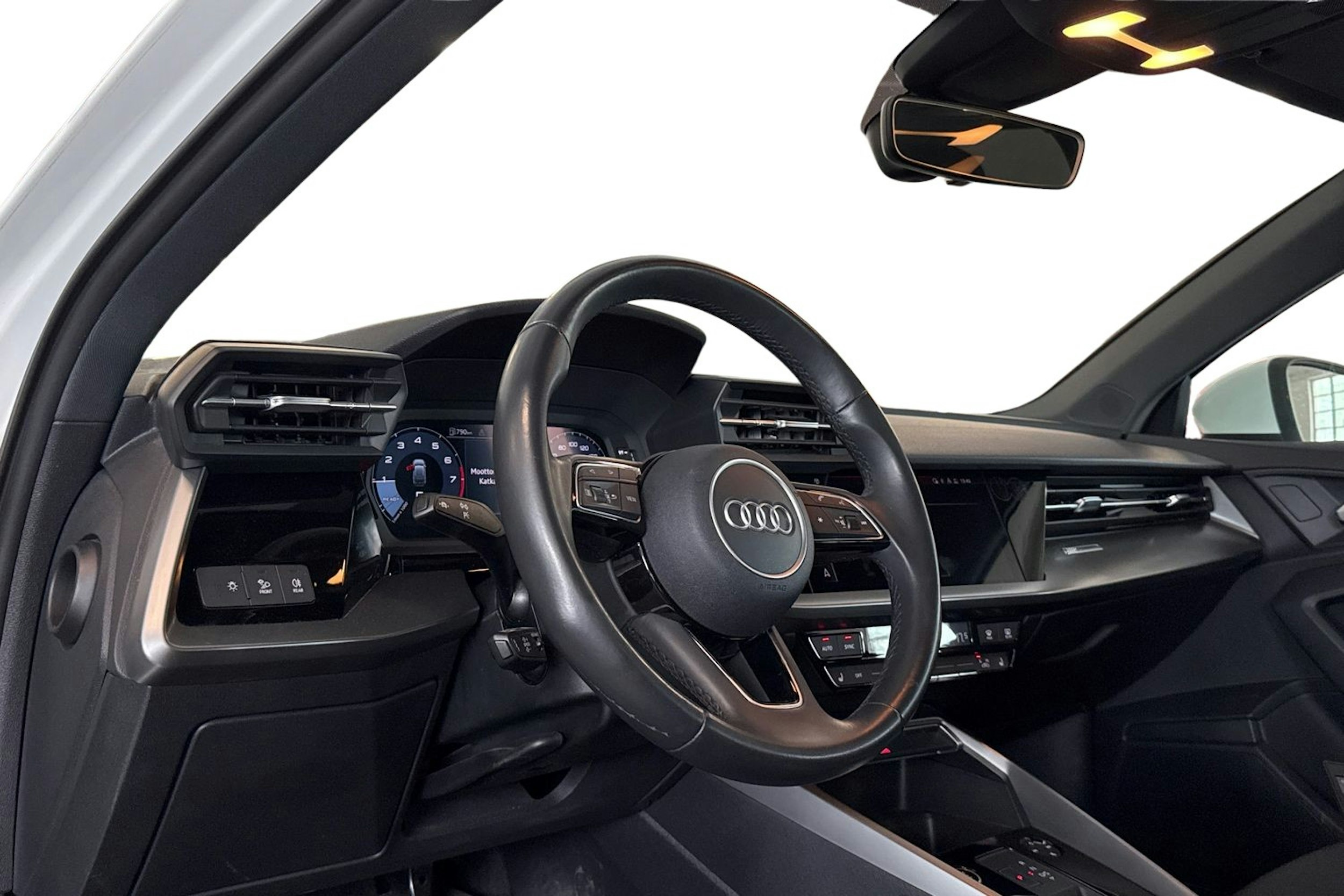valkoinen Audi A3 2022 kuva 3.