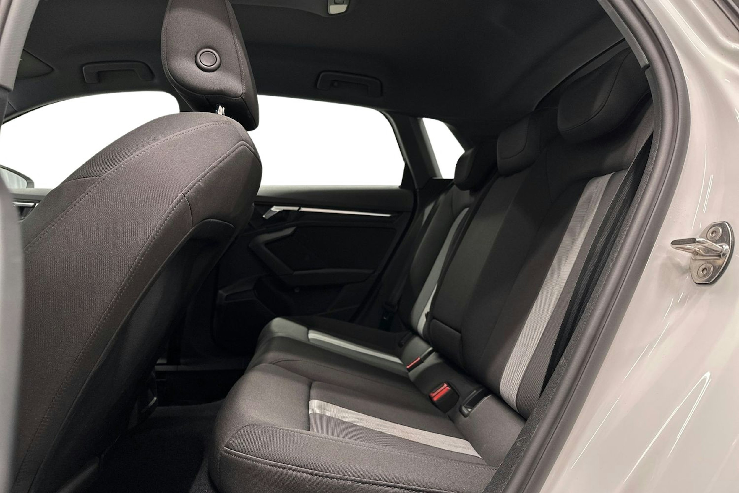 valkoinen Audi A3 2022 kuva 10.
