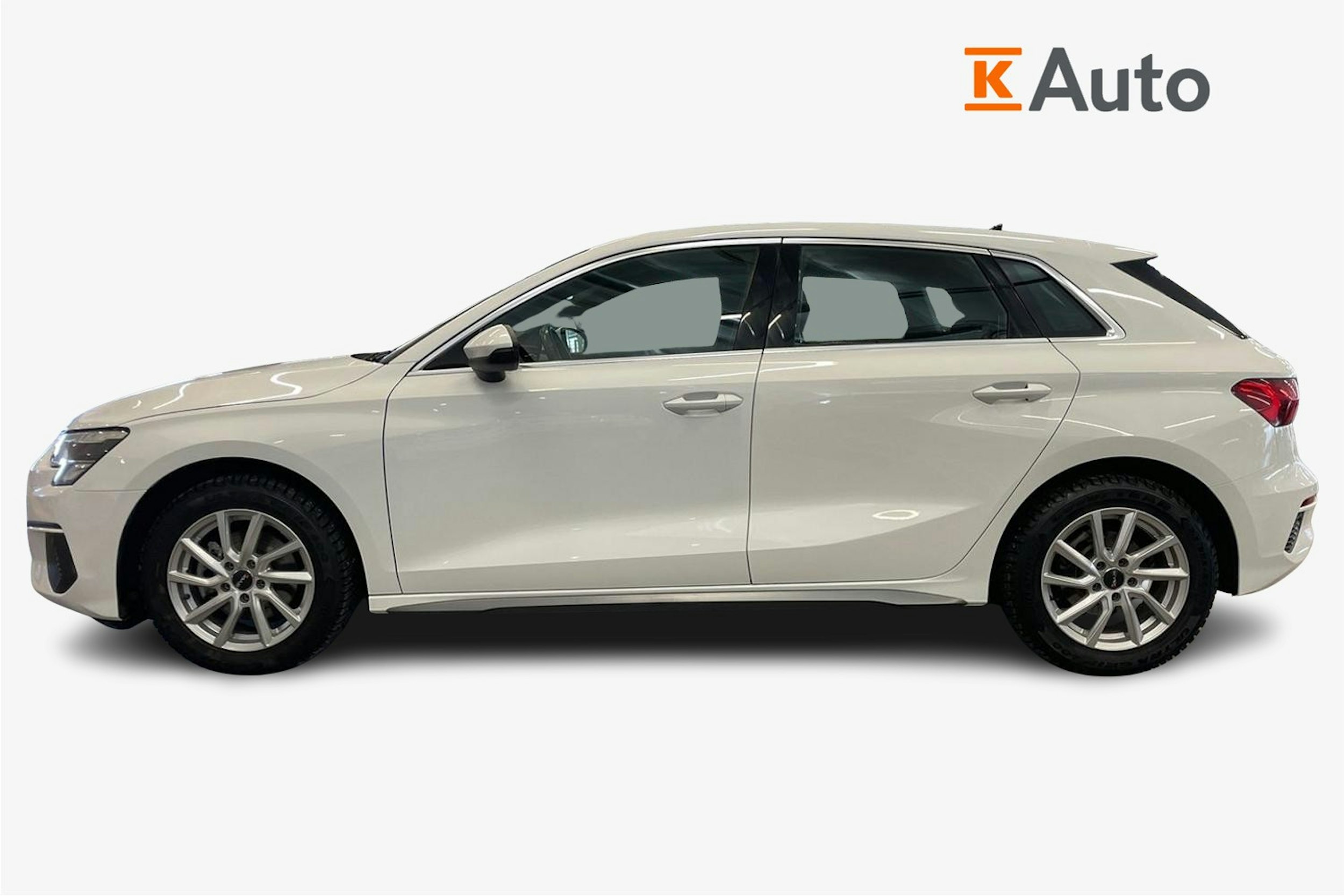 valkoinen Audi A3 2022 kuva 5.