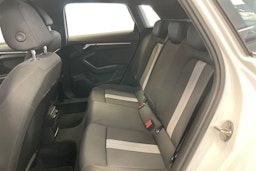 valkoinen Audi A3 2022 kuva 8.