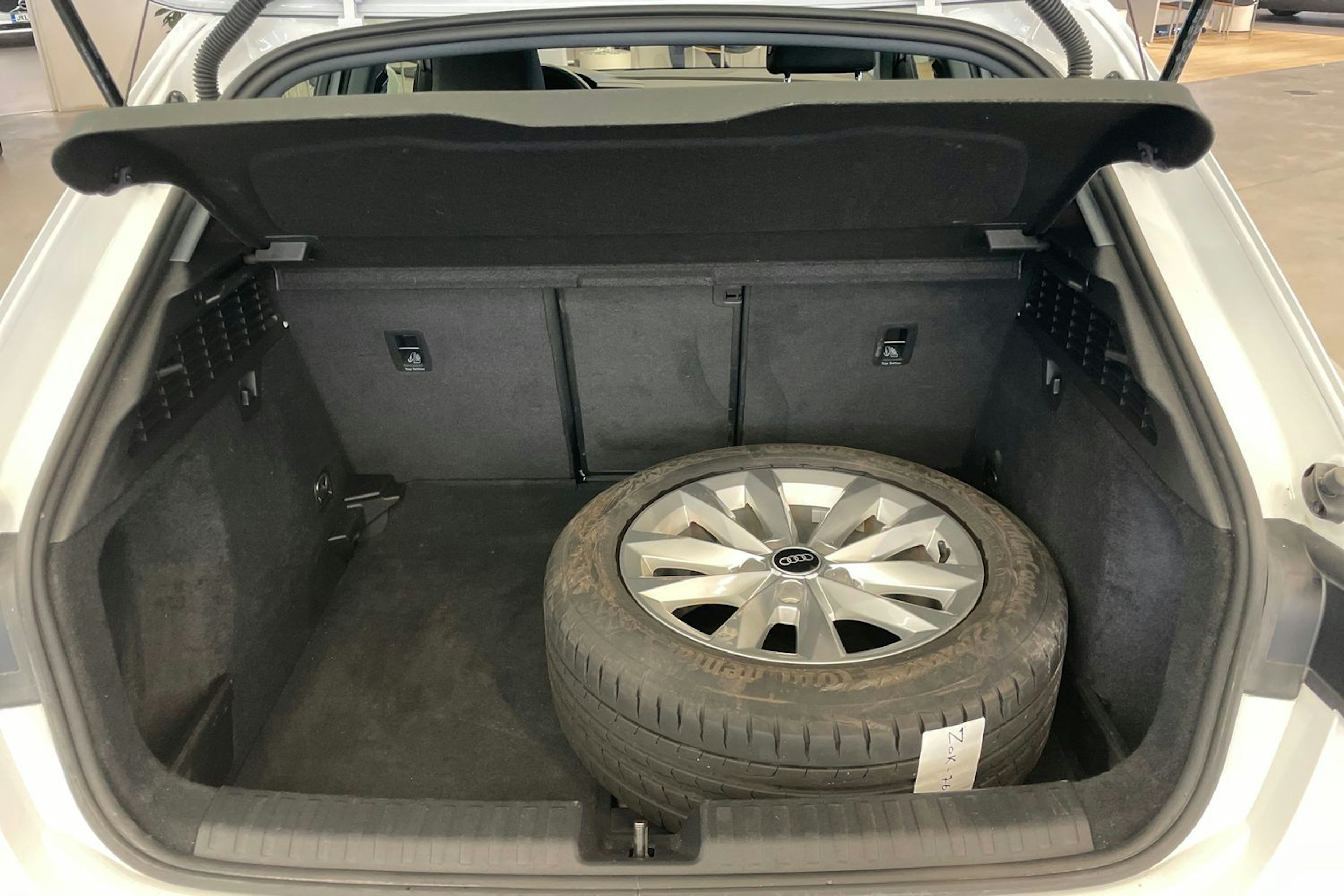 valkoinen Audi A3 2022 kuva 12.