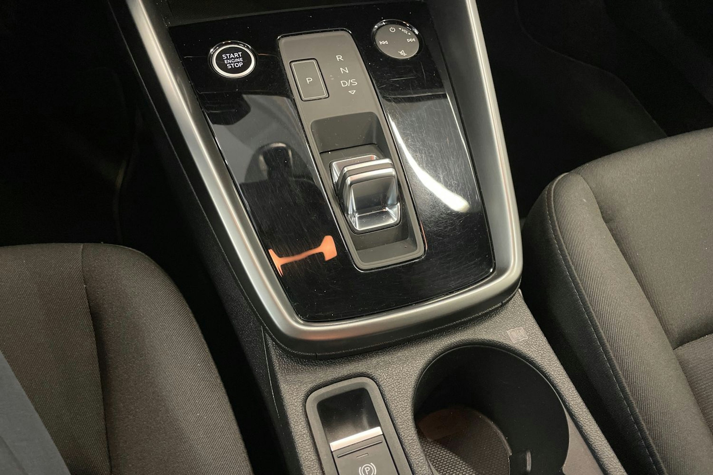 valkoinen Audi A3 2022 kuva 14.