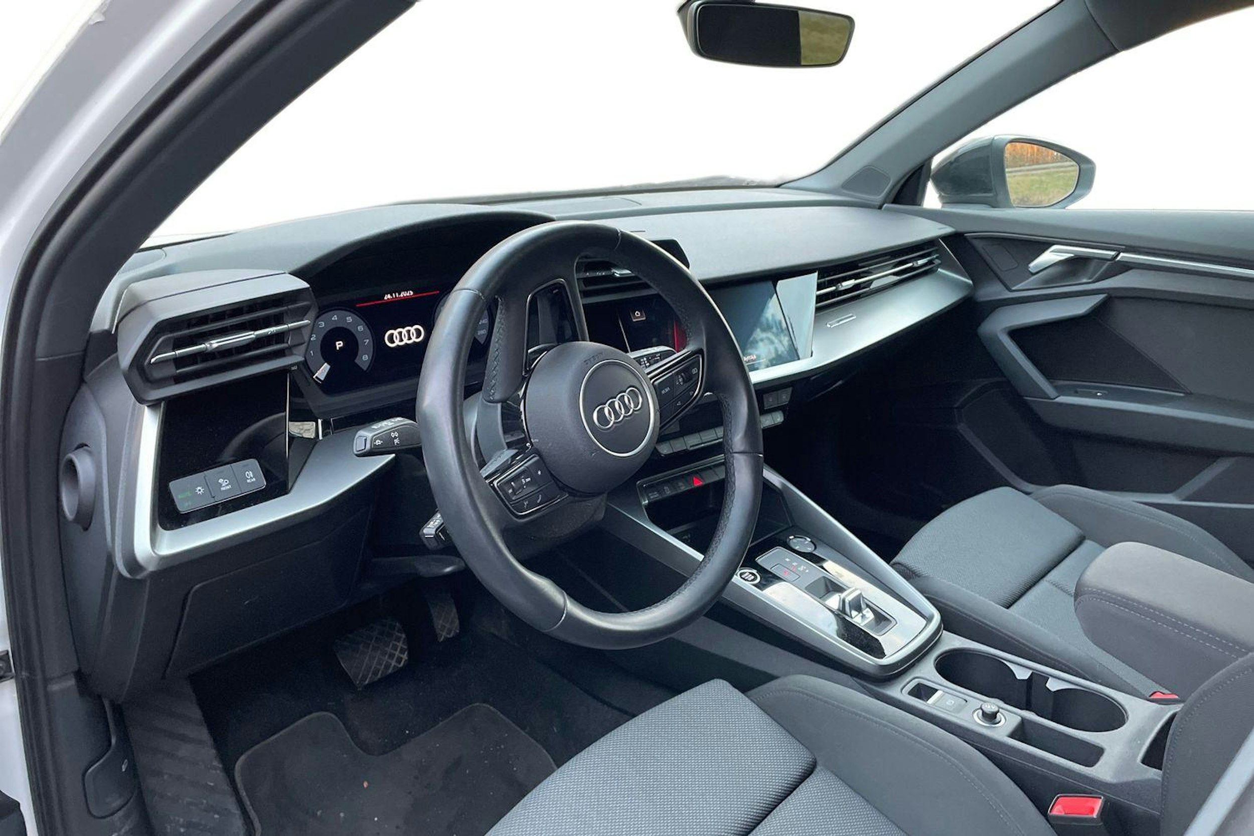 valkoinen Audi A3 2022 kuva 3.