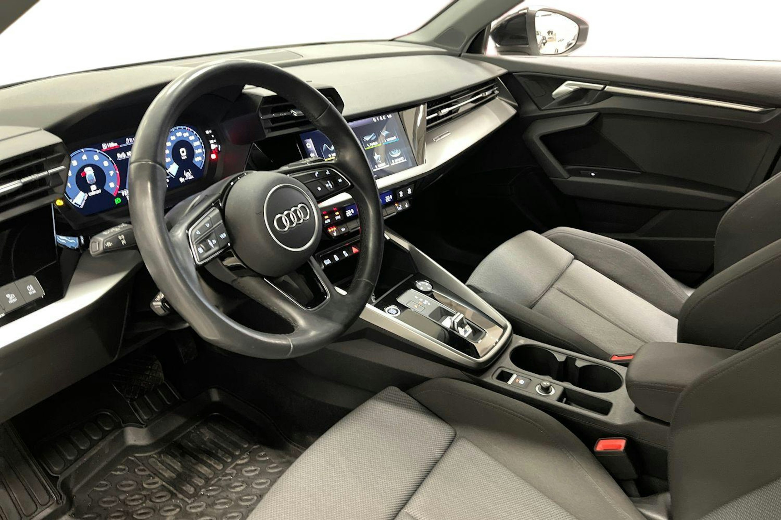 valkoinen Audi A3 2022 kuva 7.