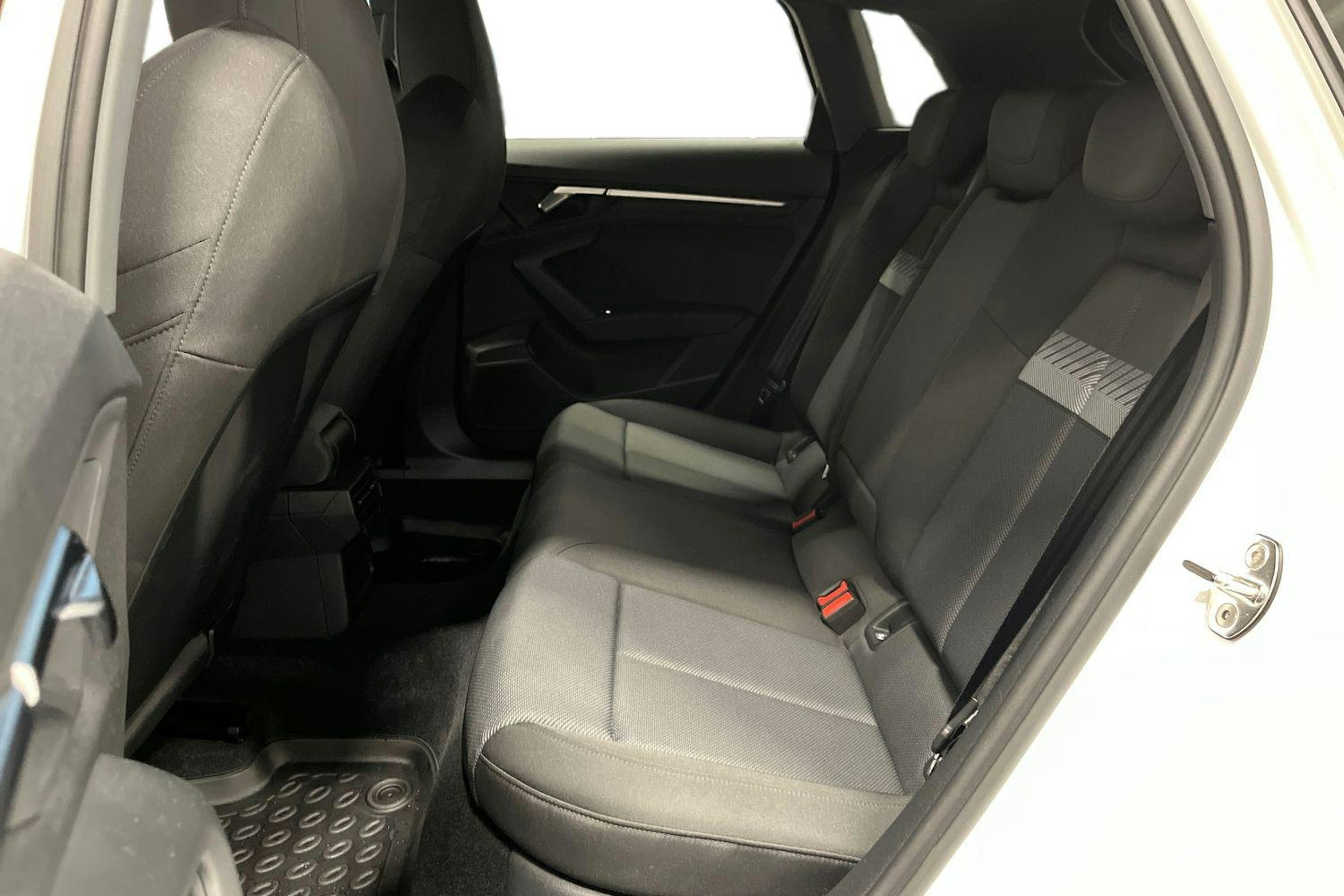 valkoinen Audi A3 2022 kuva 10.