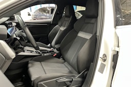 valkoinen Audi A3 2022 kuva 14.