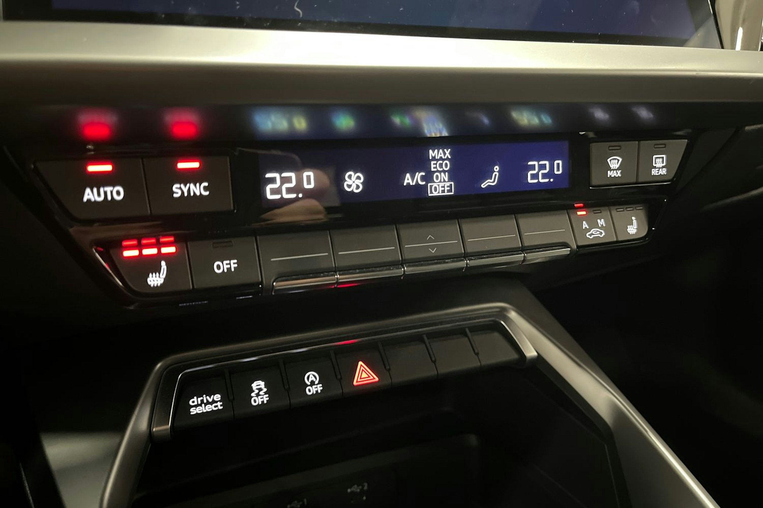 valkoinen Audi A3 2022 kuva 26.