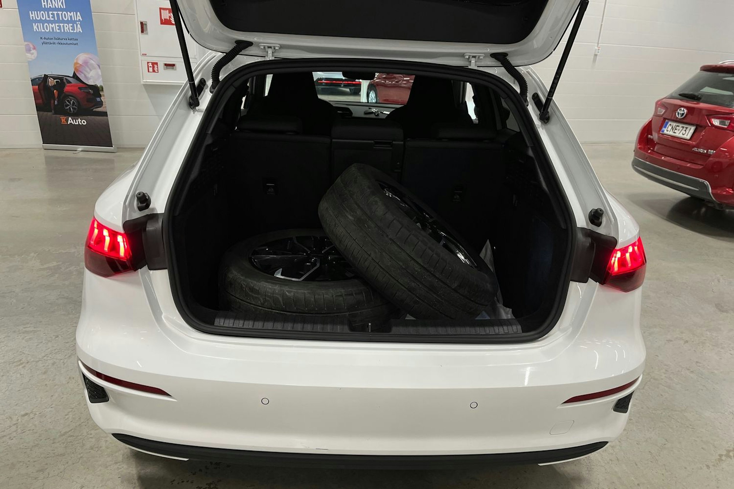 valkoinen Audi A3 2022 kuva 30.