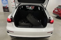 valkoinen Audi A3 2022 kuva 30.