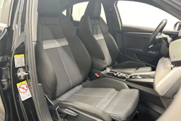 musta Audi A3 2022 kuva 11.