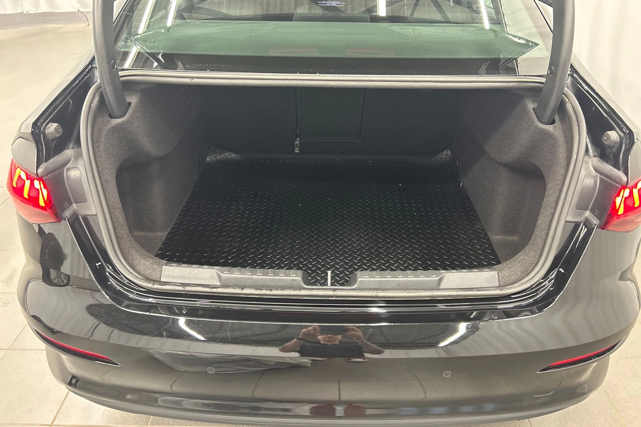 musta Audi A3 2022 kuva 13.