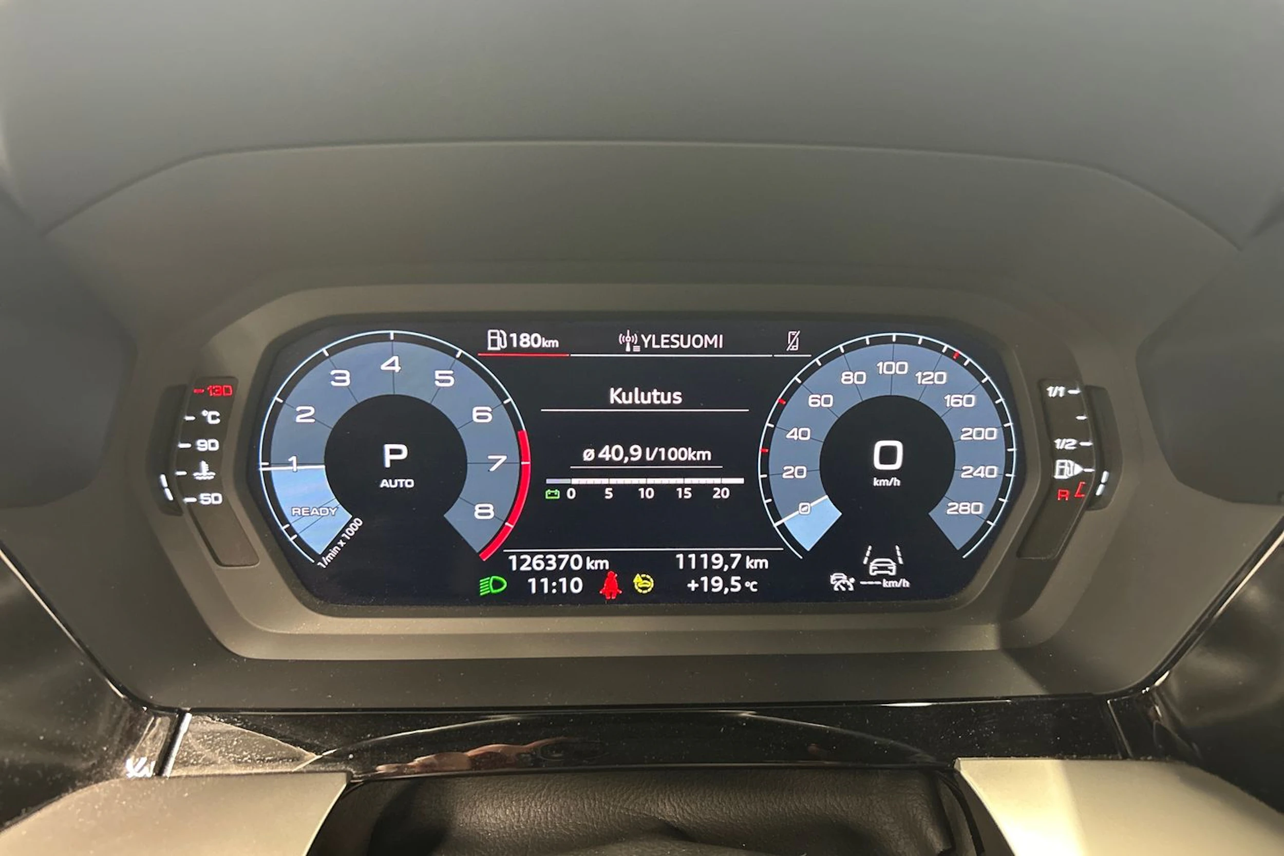 musta Audi A3 2022 kuva 14.