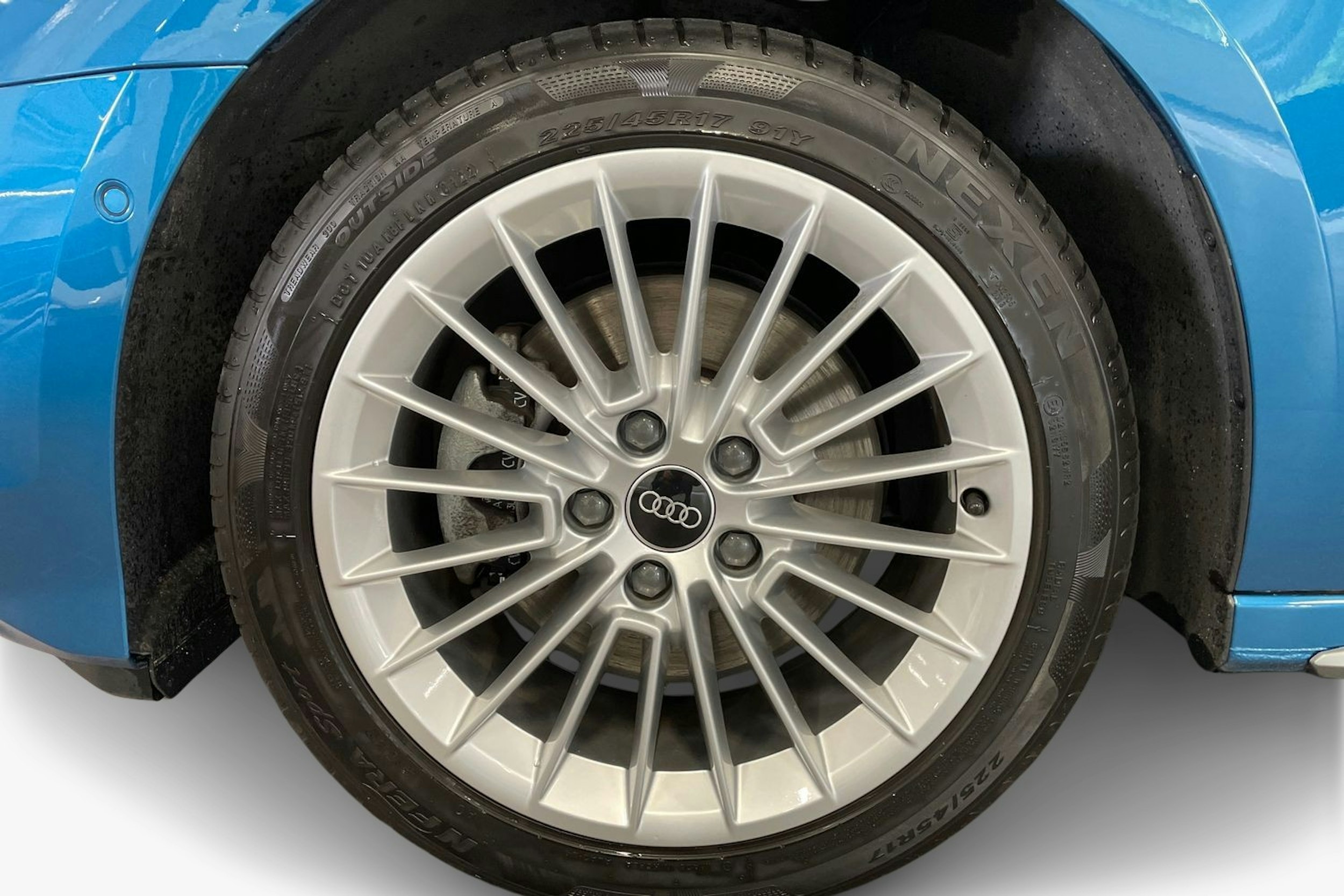sininen Audi A3 2022 kuva 11.