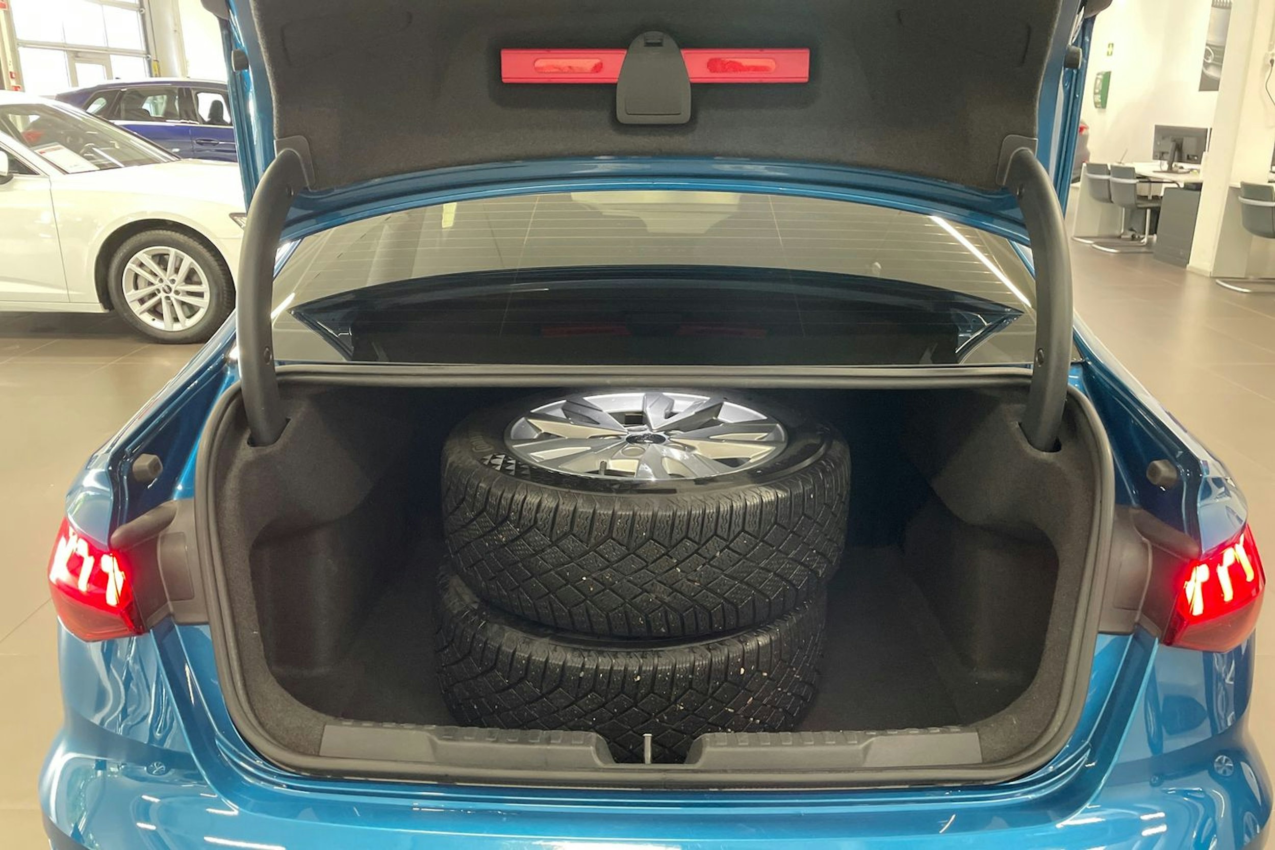 sininen Audi A3 2022 kuva 13.