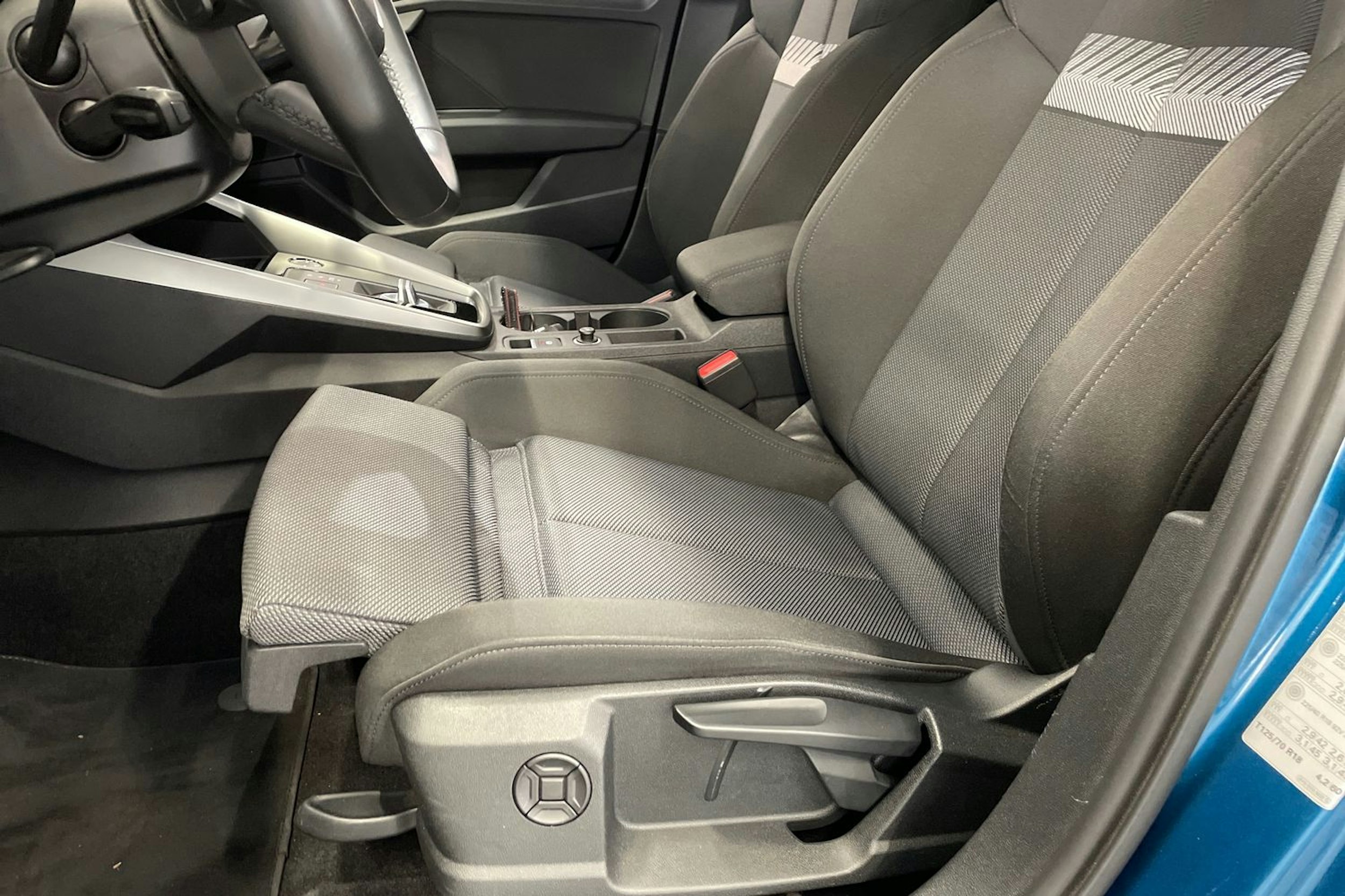 sininen Audi A3 2022 kuva 14.