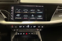 sininen Audi A3 2022 kuva 17.