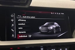 sininen Audi A3 2022 kuva 29.