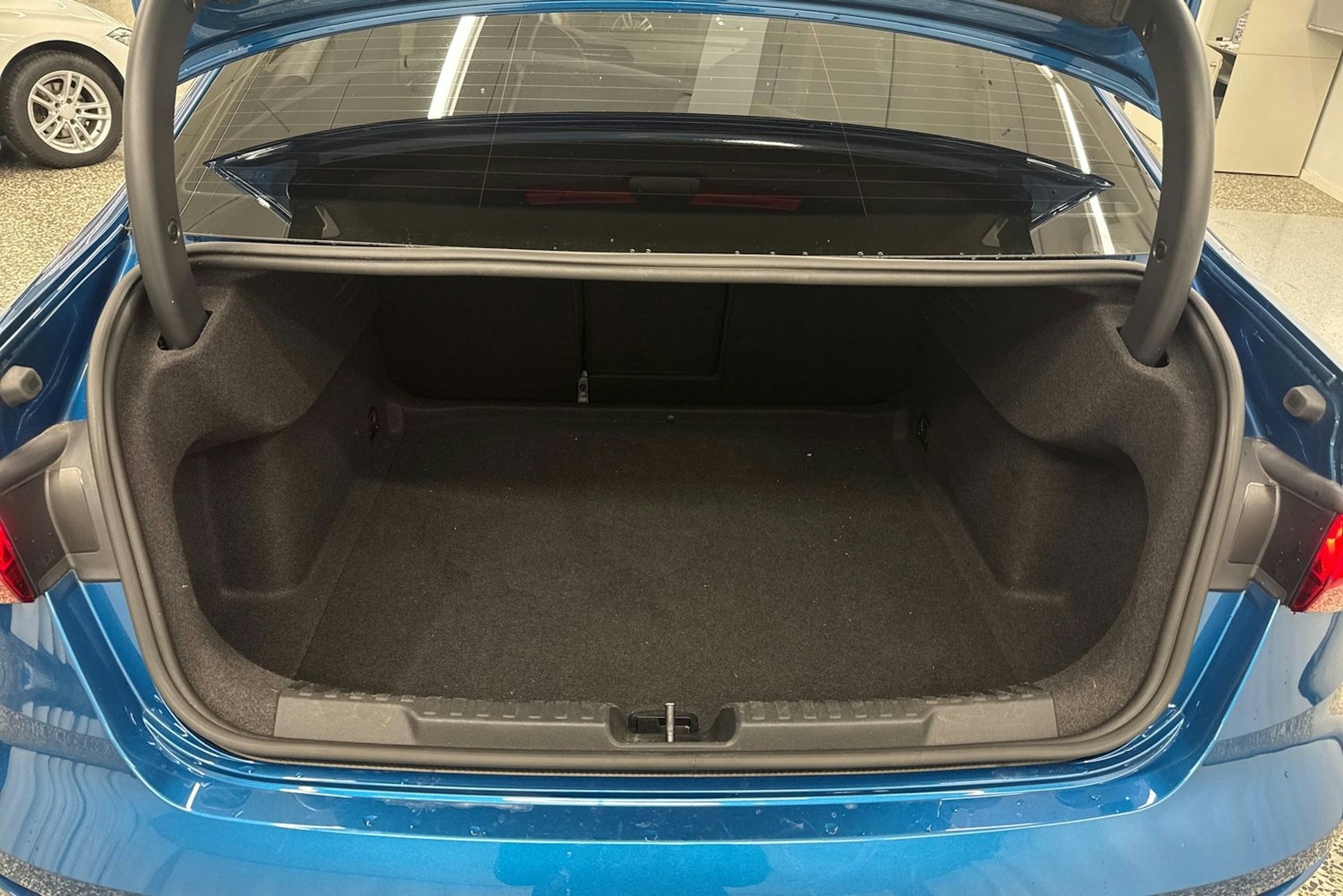 sininen Audi A3 2022 kuva 35.