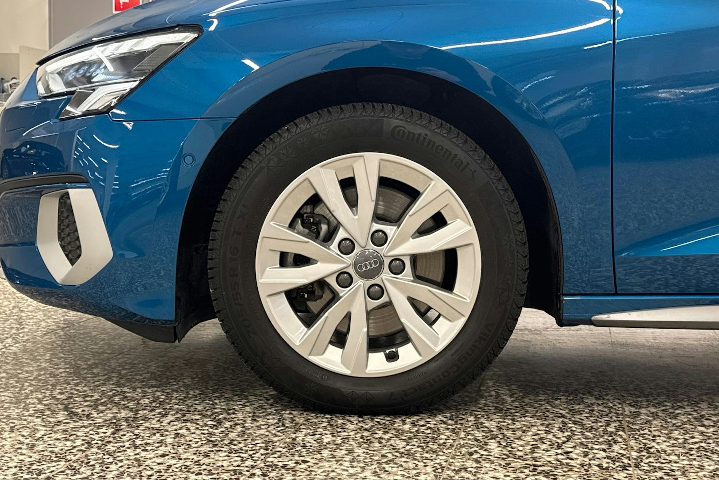 sininen Audi A3 2022 kuva 36.