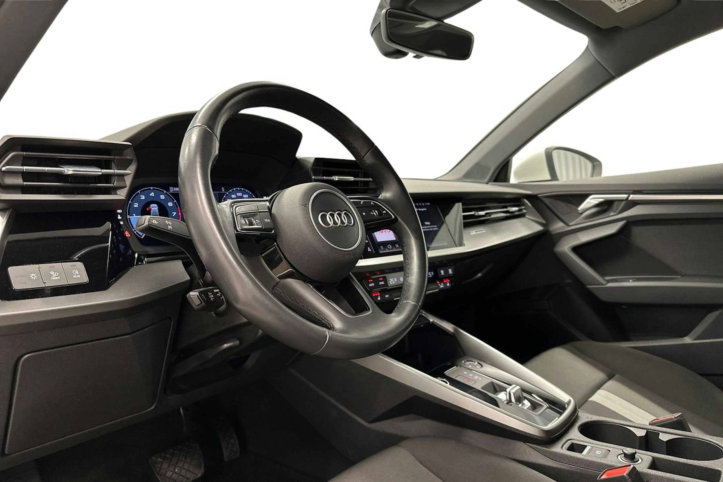 valkoinen Audi A3 2022 kuva 7.