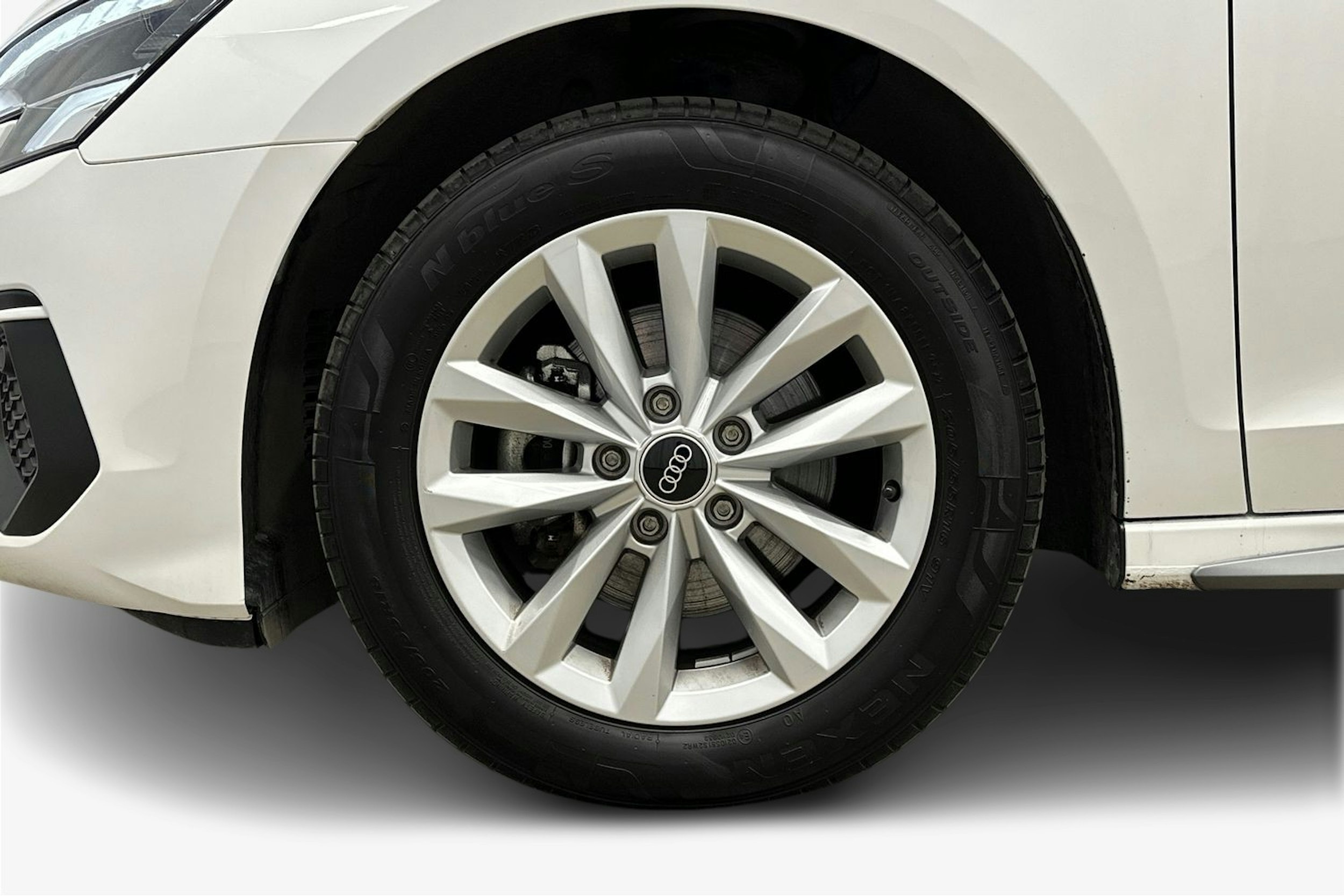 valkoinen Audi A3 2022 kuva 11.