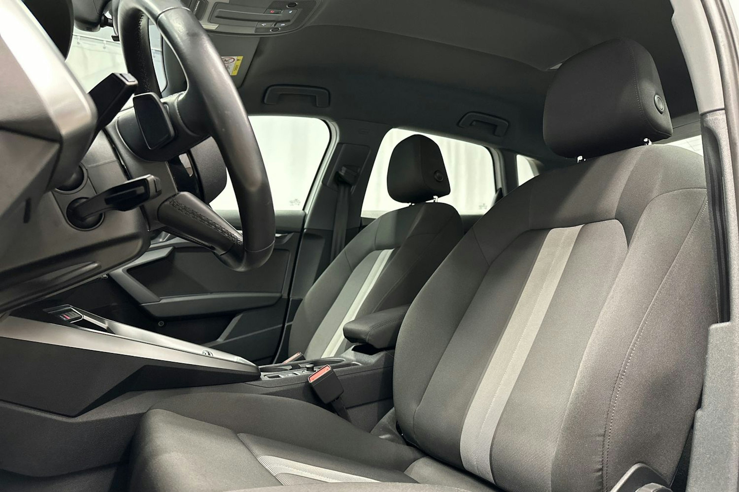 valkoinen Audi A3 2022 kuva 16.