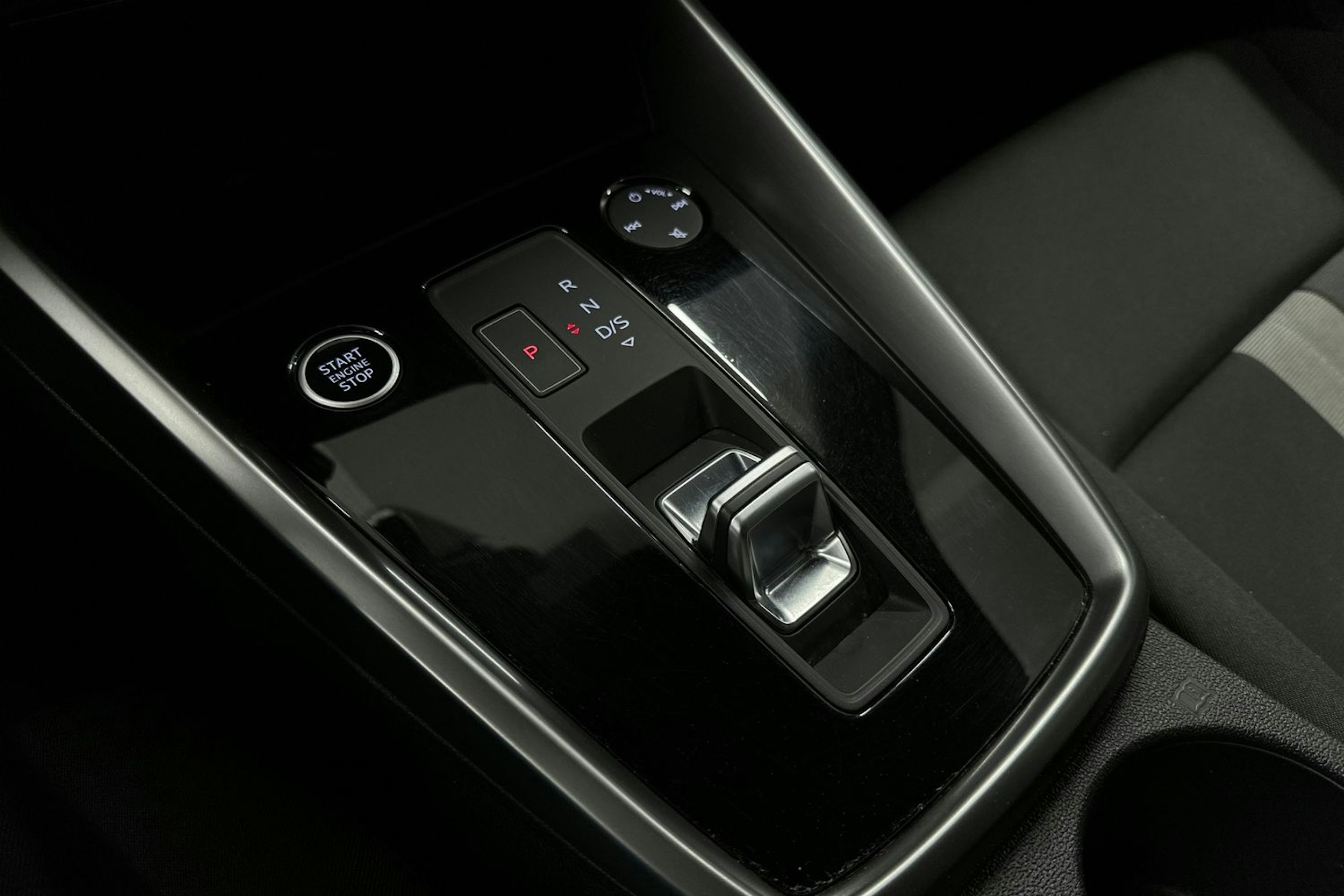 valkoinen Audi A3 2022 kuva 22.