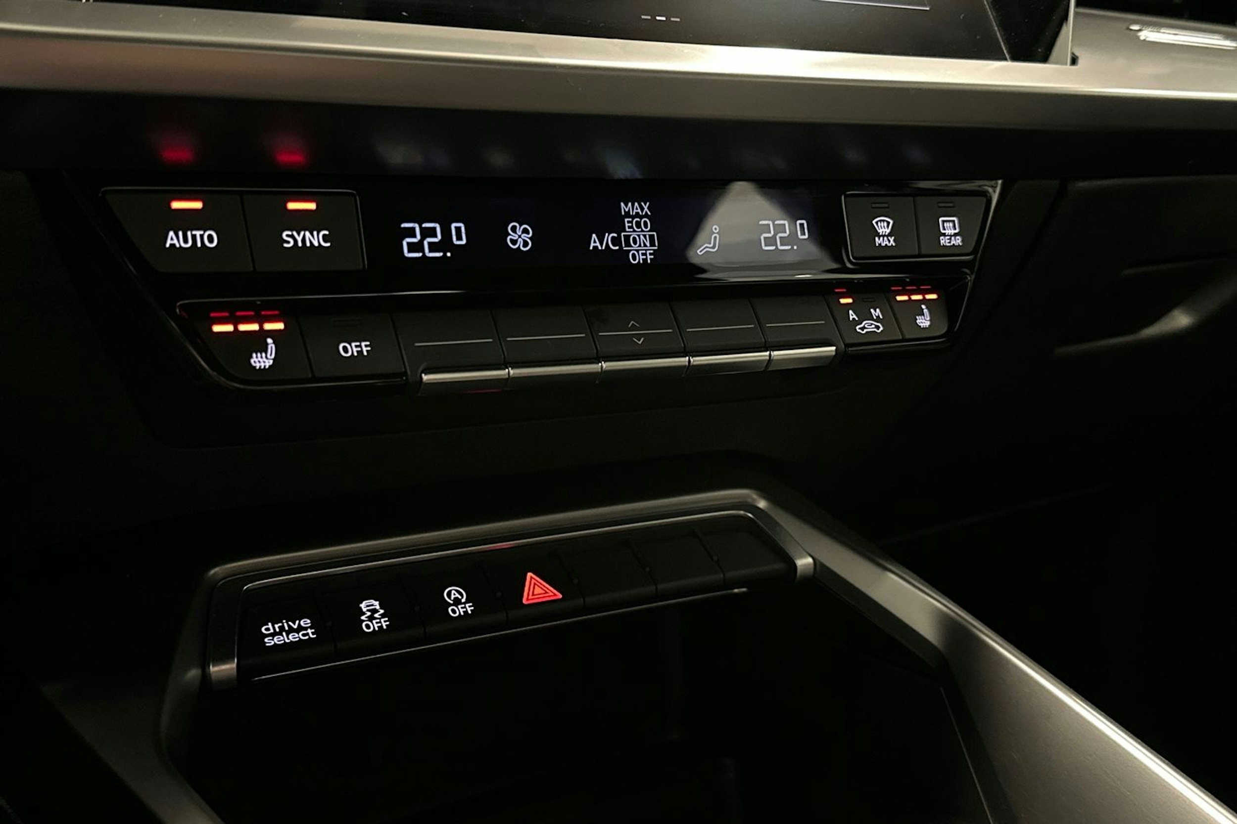 valkoinen Audi A3 2022 kuva 23.