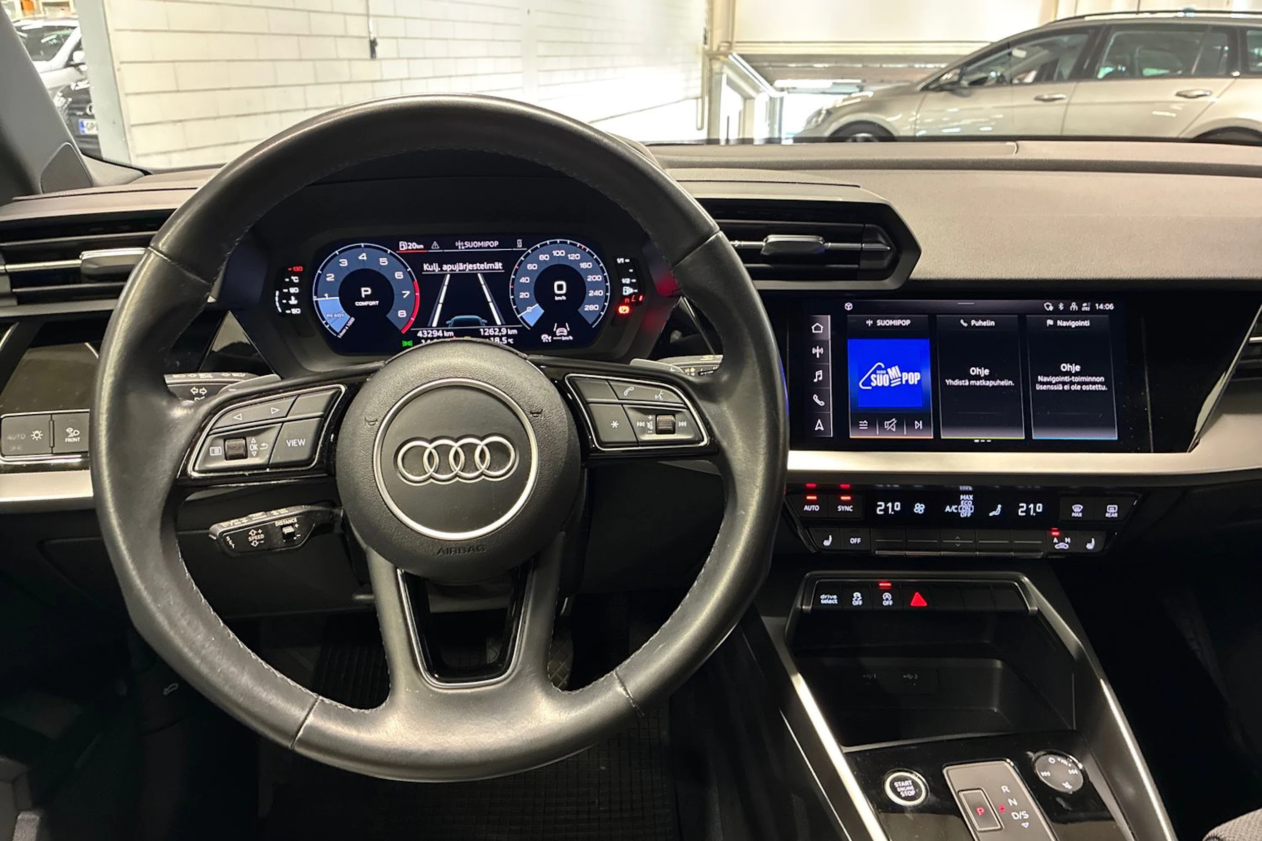 musta Audi A3 2022 kuva 11.