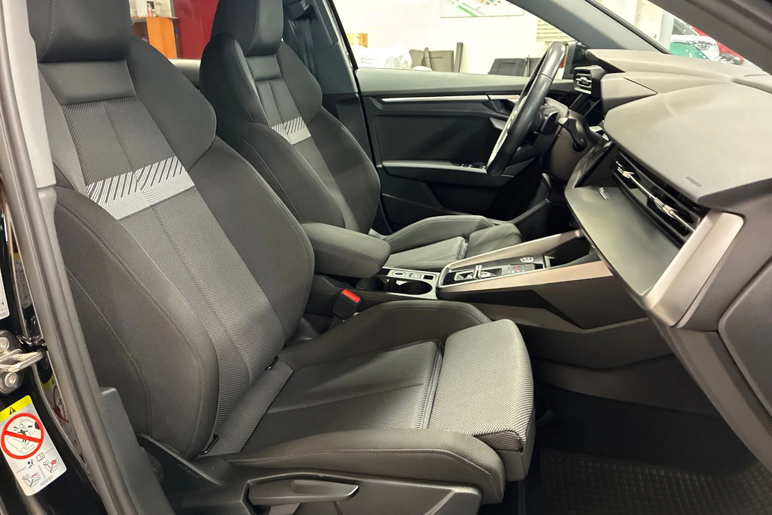 musta Audi A3 2022 kuva 27.