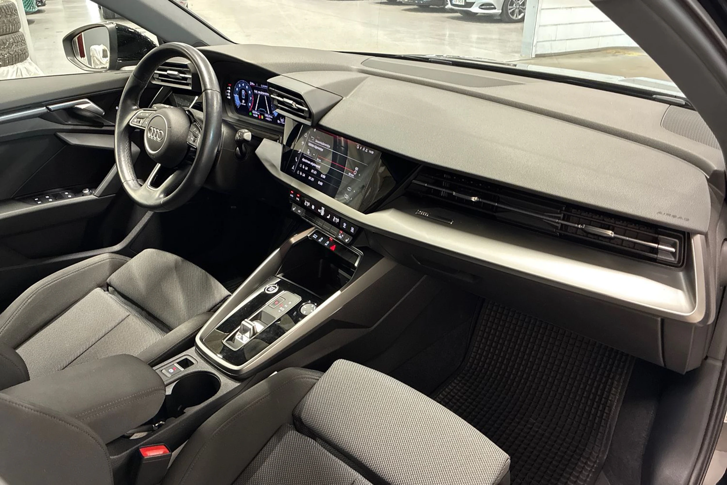 musta Audi A3 2022 kuva 28.