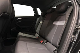 musta Audi A3 2023 kuva 8.